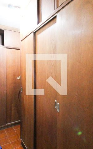Casa à venda com 480m², 3 quartos e 6 vagas Casa à venda com 480m², 3 quartos e 6 vagasQuarto de Serviço