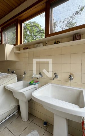 Casa de condomínio à venda com 400m², 5 quartos e 4 vagasÁrea de Serviço
