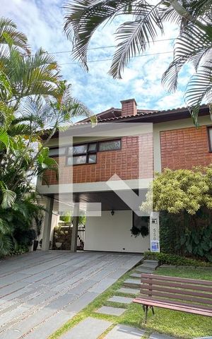 Casa de condomínio à venda com 400m², 5 quartos e 4 vagasFachada