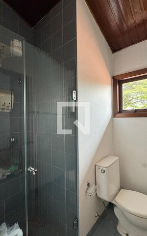 Casa de condomínio à venda com 400m², 5 quartos e 4 vagasBanheiro Corredor
