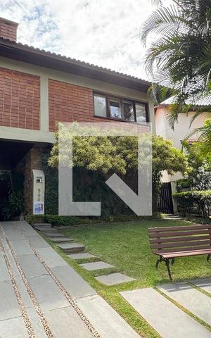Casa de condomínio à venda com 400m², 5 quartos e 4 vagasFachada