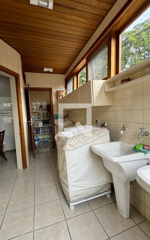 Casa de condomínio à venda com 400m², 5 quartos e 4 vagasÁrea de Serviço