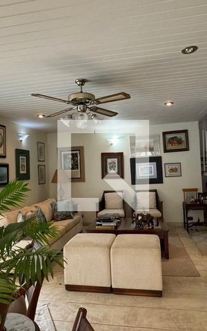Casa de condomínio à venda com 400m², 5 quartos e 4 vagasSala