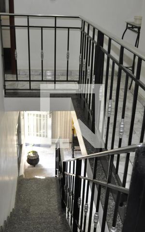 Casa à venda com 191m², 4 quartos e 3 vagasEscada