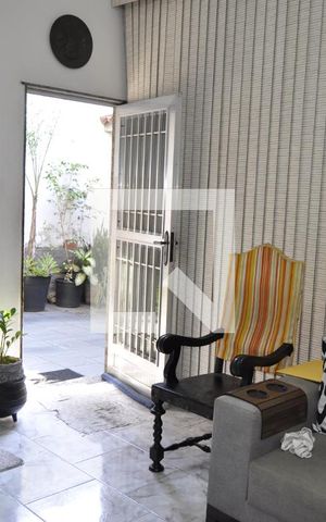Casa à venda com 191m², 4 quartos e 3 vagasSala