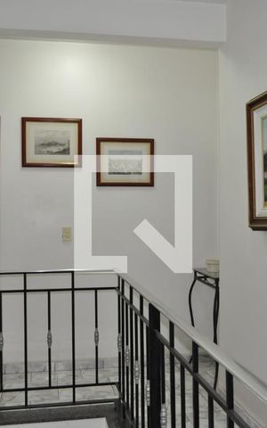 Casa à venda com 191m², 4 quartos e 3 vagasEscada