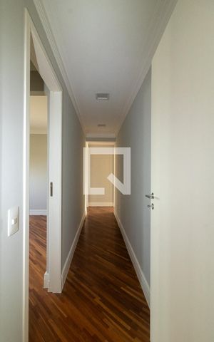 Apartamento à venda com 176m², 3 quartos e 3 vagas Apartamento à venda com 176m², 3 quartos e 3 vagasCorredor