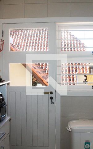 Casa à venda com 394m², 6 quartos e 2 vagas Casa à venda com 394m², 6 quartos e 2 vagasÁrea de Serviço