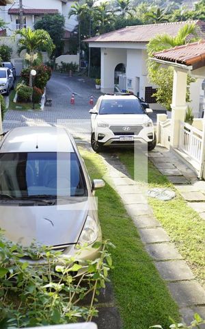 Casa de condomínio à venda com 155m², 4 quartos e 2 vagasEstacionamento / 3 Carros
