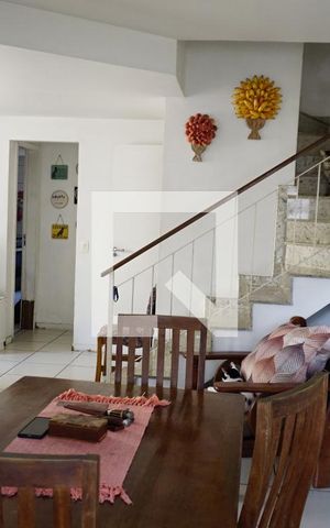 Casa de condomínio à venda com 155m², 4 quartos e 2 vagasSala