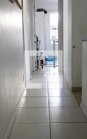 Casa de condomínio à venda com 155m², 4 quartos e 2 vagasHall Quartos