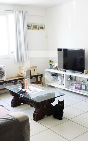 Casa de condomínio à venda com 155m², 4 quartos e 2 vagasSala