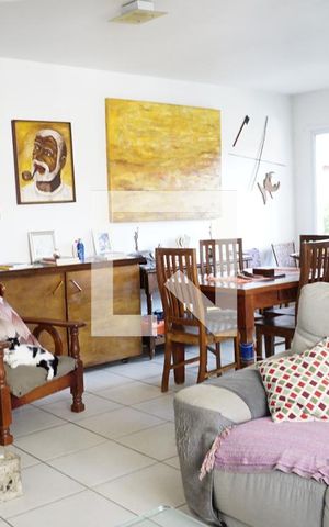 Casa de condomínio à venda com 155m², 4 quartos e 2 vagasSala