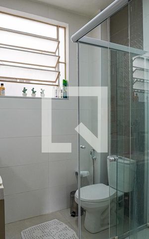 Apartamento à venda com 77m², 2 quartos e sem vaga Apartamento à venda com 77m², 2 quartos e sem vagaBanheiro