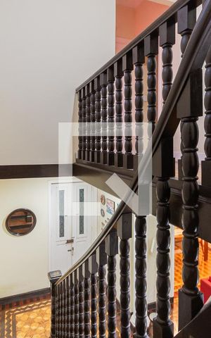 Casa à venda com 200m², 3 quartos e 4 vagasEscada