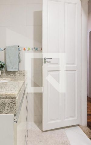 Casa à venda com 200m², 3 quartos e 4 vagasBanheiro