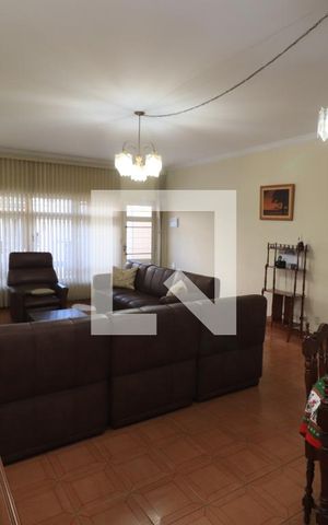 Casa à venda com 200m², 3 quartos e 2 vagasSala de TV