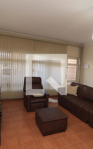 Casa à venda com 200m², 3 quartos e 2 vagasSala de TV