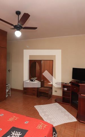 Casa à venda com 200m², 3 quartos e 2 vagasQuarto Suíte