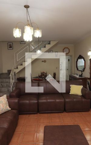 Casa à venda com 200m², 3 quartos e 2 vagasSala de TV