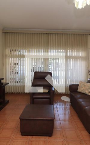 Casa à venda com 200m², 3 quartos e 2 vagasSala de TV