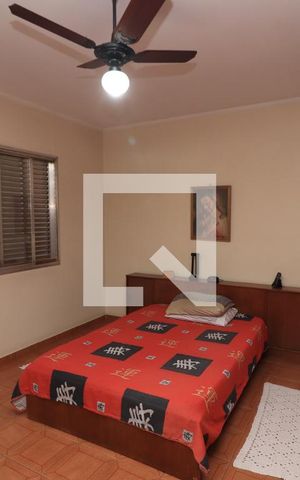 Casa à venda com 200m², 3 quartos e 2 vagasQuarto Suíte