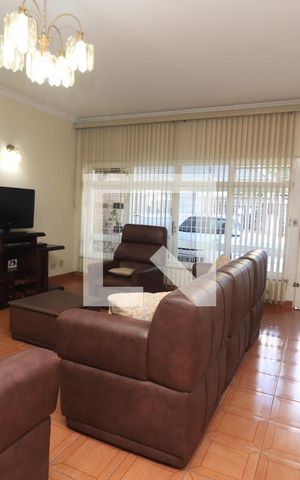 Casa à venda com 200m², 3 quartos e 2 vagasSala de TV
