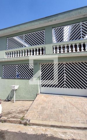 Casa à venda com 275m², 4 quartos e 3 vagas Casa à venda com 275m², 4 quartos e 3 vagasFachada