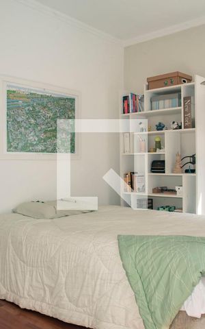 Casa à venda com 240m², 3 quartos e 3 vagas Casa à venda com 240m², 3 quartos e 3 vagasQuarto