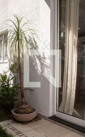 Casa à venda com 240m², 3 quartos e 3 vagas Casa à venda com 240m², 3 quartos e 3 vagasQuintal/Jardim