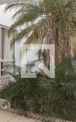Casa à venda com 240m², 3 quartos e 3 vagas Casa à venda com 240m², 3 quartos e 3 vagasJardim da Frente