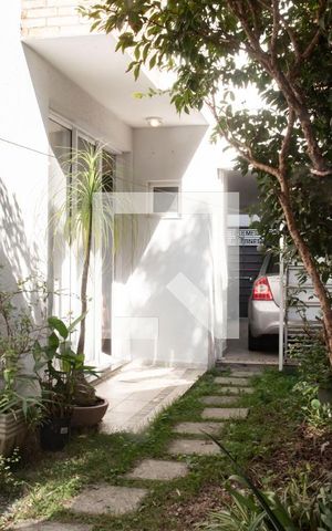 Casa à venda com 240m², 3 quartos e 3 vagas Casa à venda com 240m², 3 quartos e 3 vagasQuintal/Jardim