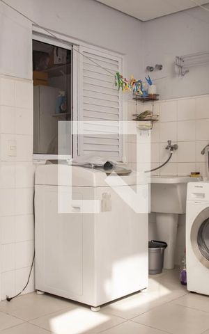 Casa à venda com 240m², 3 quartos e 3 vagas Casa à venda com 240m², 3 quartos e 3 vagasÁrea de Serviço