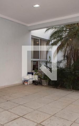 Casa à venda com 240m², 3 quartos e 3 vagas Casa à venda com 240m², 3 quartos e 3 vagasGaragem