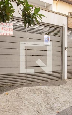 Casa à venda com 240m², 3 quartos e 3 vagas Casa à venda com 240m², 3 quartos e 3 vagasFrente