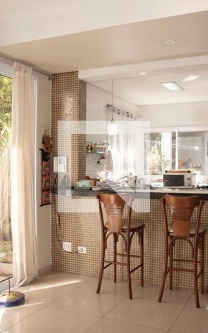Casa à venda com 240m², 3 quartos e 3 vagas Casa à venda com 240m², 3 quartos e 3 vagasCopa