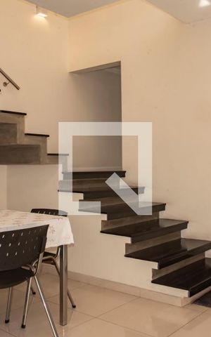 Casa à venda com 240m², 3 quartos e 3 vagas Casa à venda com 240m², 3 quartos e 3 vagasCopa