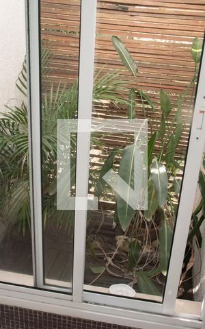 Casa à venda com 240m², 3 quartos e 3 vagas Casa à venda com 240m², 3 quartos e 3 vagasJardim de inverno do banheiro da suíte 1