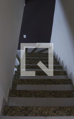 Casa à venda com 173m², 3 quartos e 2 vagasEscada