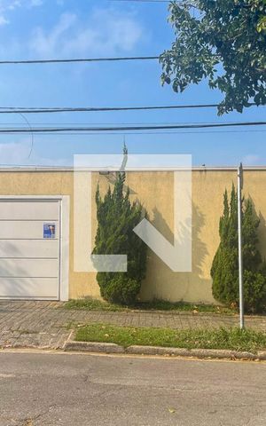 Casa à venda com 420m², 6 quartos e 5 vagas Casa à venda com 420m², 6 quartos e 5 vagasFachada