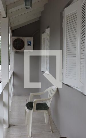 Casa à venda com 272m², 4 quartos e 4 vagasSacada fundos