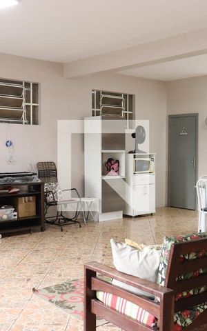 Casa à venda com 272m², 4 quartos e 4 vagasGaragem