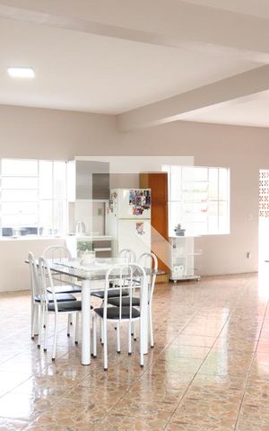 Casa à venda com 272m², 4 quartos e 4 vagasGaragem