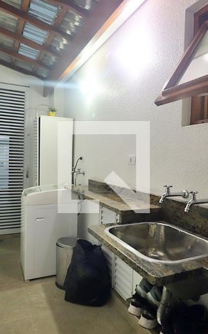 Casa à venda com 230m², 3 quartos e 3 vagasÁrea de Serviço