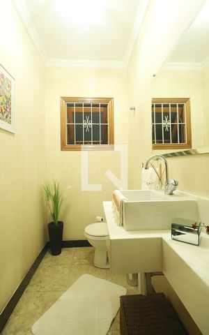 Casa à venda com 230m², 3 quartos e 3 vagasLavabo
