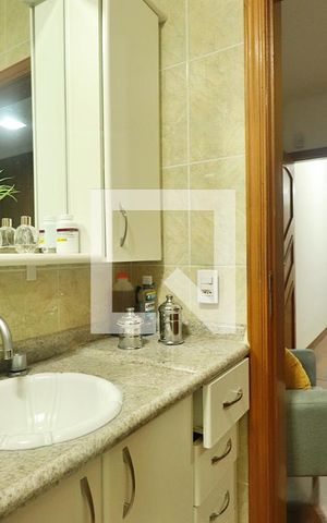 Casa à venda com 230m², 3 quartos e 3 vagasSuíte 1 - Banheiro do Quarto 1