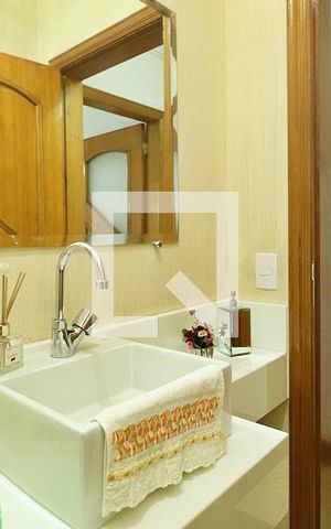 Casa à venda com 230m², 3 quartos e 3 vagasLavabo