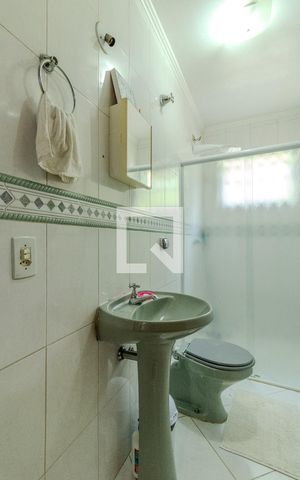 Casa de condomínio à venda com 135m², 3 quartos e 2 vagas Casa de condomínio à venda com 135m², 3 quartos e 2 vagasBanheiro