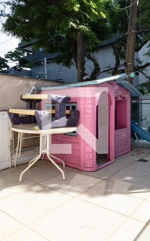 Casa à venda com 400m², 3 quartos e 2 vagas Casa à venda com 400m², 3 quartos e 2 vagasTerraço