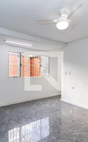 Casa para alugar com 44m², 1 quarto e sem vaga Casa para alugar com 44m², 1 quarto e sem vagaSala